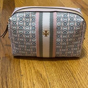 Tory Burch Gemini Link cosmetic case
